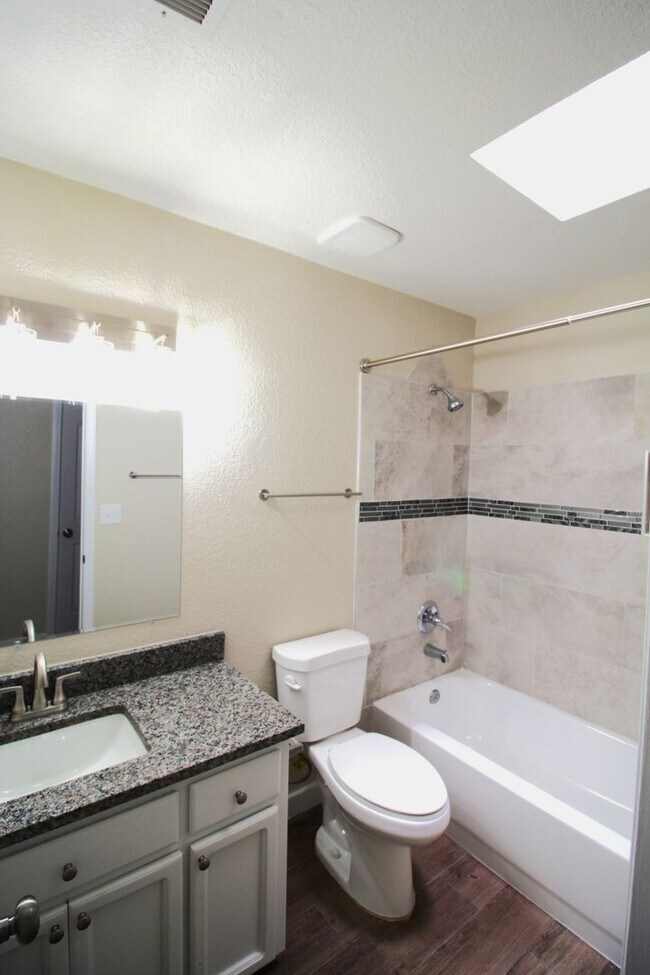 Building Photo - Beautiful Northeast Home -Utilities are a ...