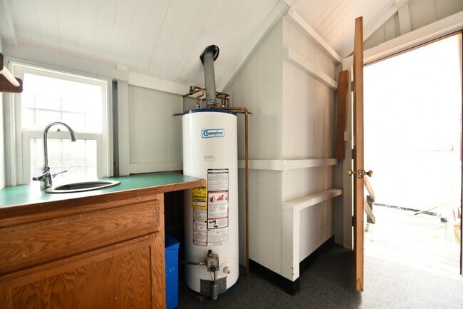 Building Photo - 2111 Vine St