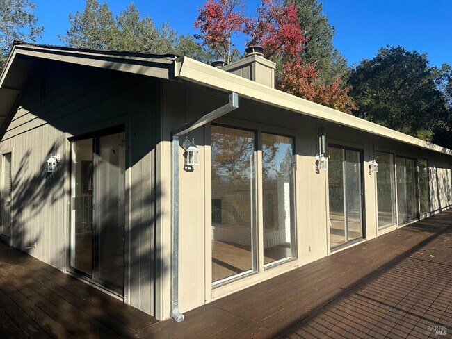 Building Photo - 121 Knoll Pl