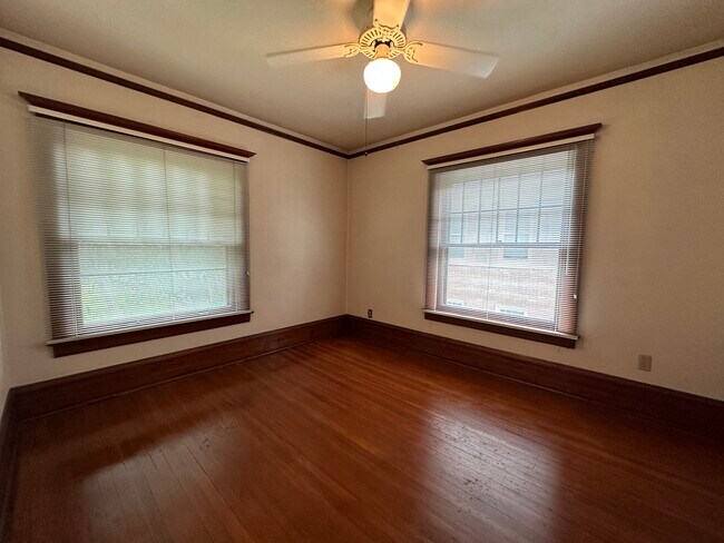 Building Photo - 431 N Cherry St