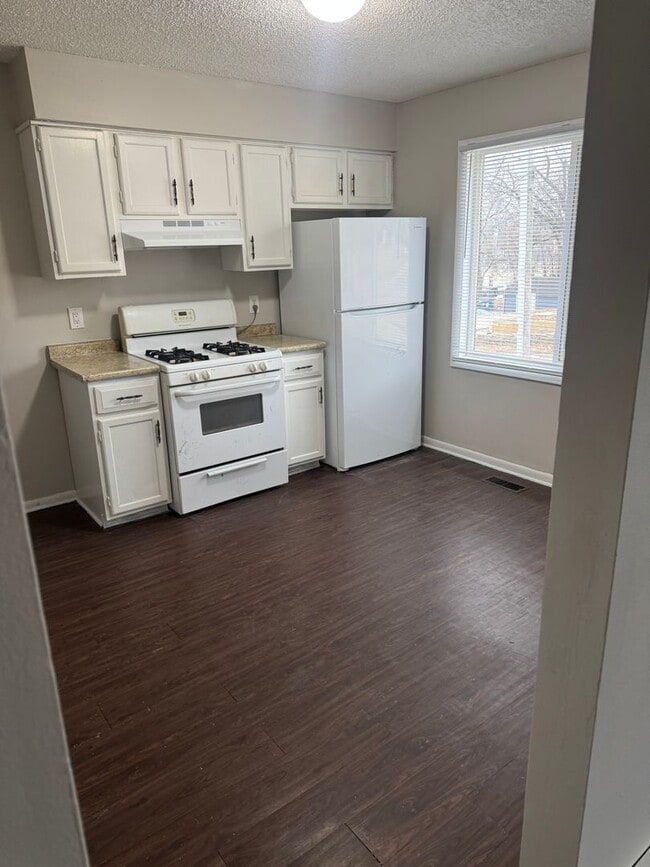 Building Photo - 927/929 Herold Avenue