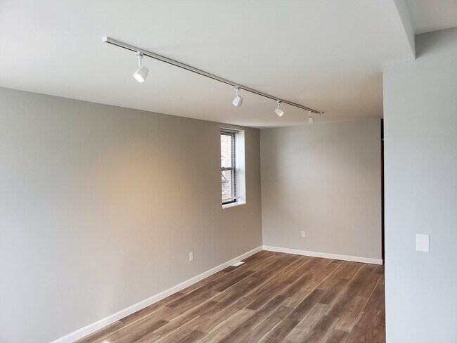 Building Photo - 33 Brainerd Rd