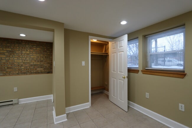 Building Photo - 4457 W Wrightwood Ave