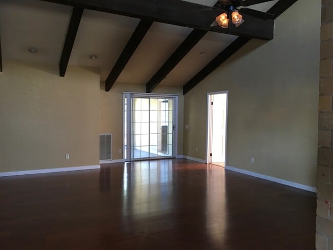 Building Photo - Convenient Location 3Br and 2Ba