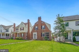 Building Photo - 2615 Otis St NE