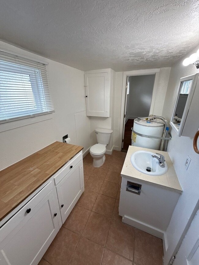 Building Photo - 1353 Commercial St SE