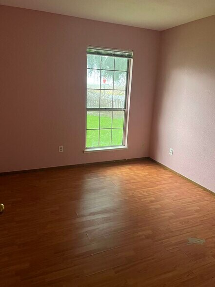 Building Photo - 2825 Woodland Ave