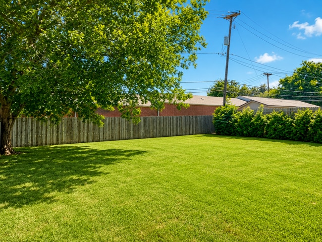 Building Photo - 512 Himes Dr