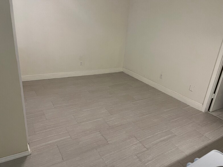 Building Photo - 1005 Vine St