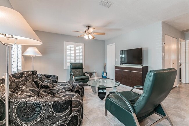 Building Photo - 3611 Anderson Ave