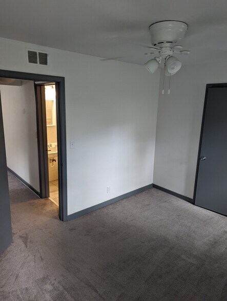 Building Photo - 3141 S 48th St