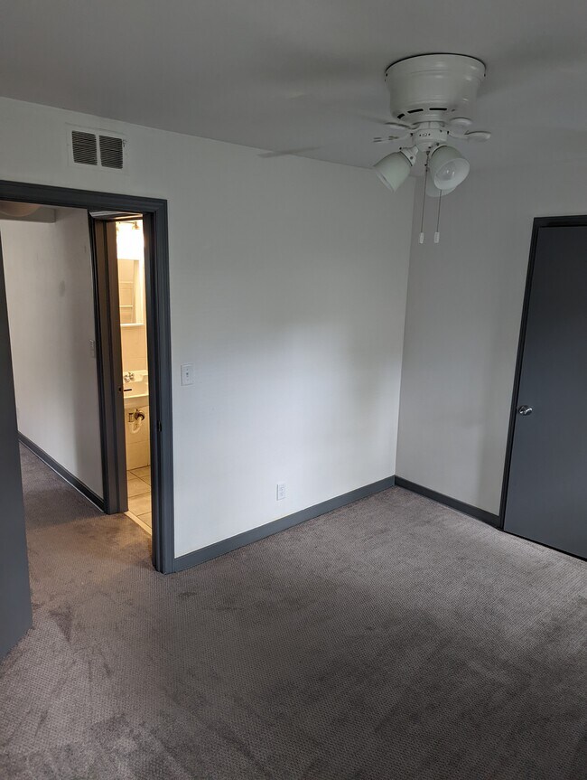 Building Photo - 3141 S 48th St