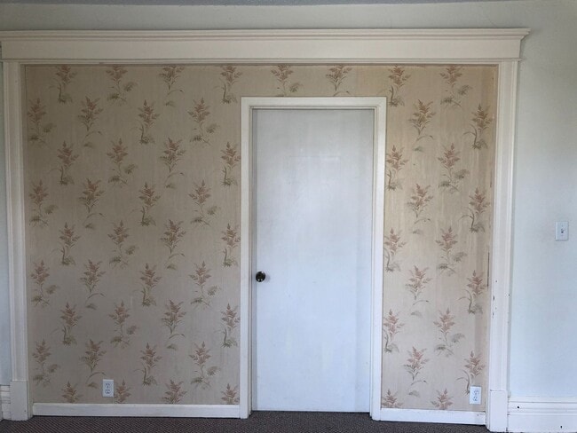 Building Photo - 1st Floor 2 Bedroom Apartment w/ Private Basement - Available July 1st