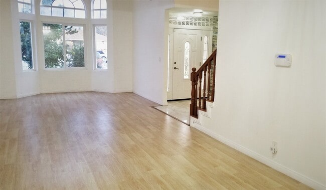 Building Photo - 4 Bedrooms, 3 Baths, 2,809 sq. ft. Home in Canoga Park