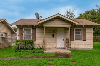 Building Photo - 700 Gray St