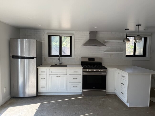 Building Photo - 1225 Stringer Ave