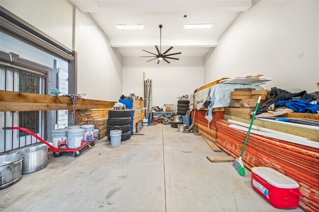 Building Photo - 2105 Linder St
