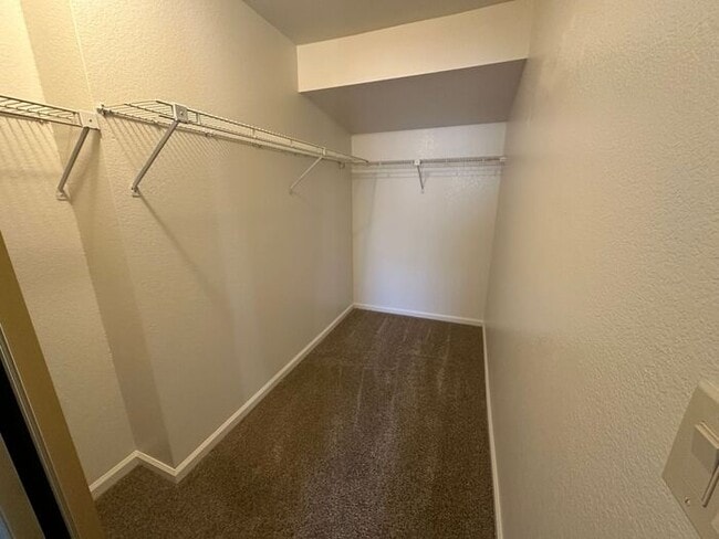 Building Photo - 285 Lemming Dr