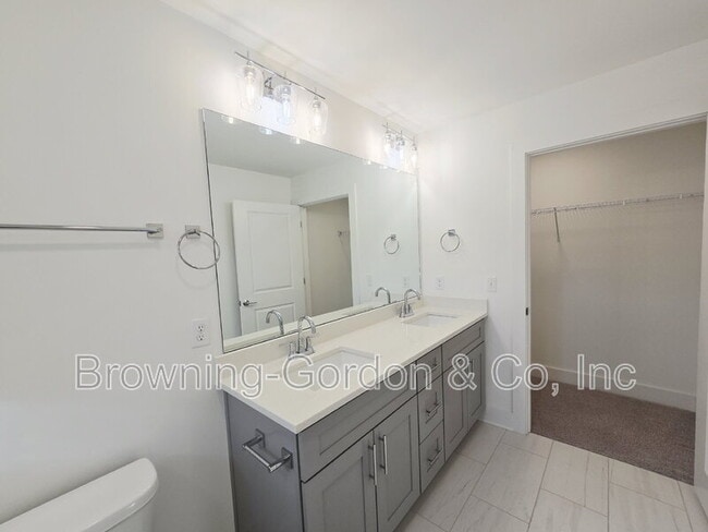 Building Photo - 700 N Dupont Ave