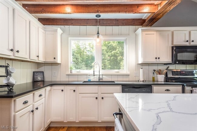 Building Photo - 6287 Riverview Rd