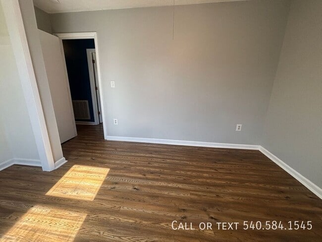 Building Photo - 3615 Ellen Dr