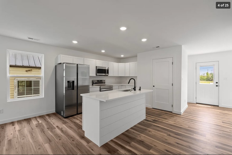 Building Photo - 211 Avenue C