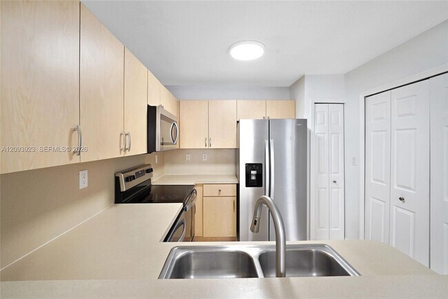 Building Photo - 642 SW 106th Ave