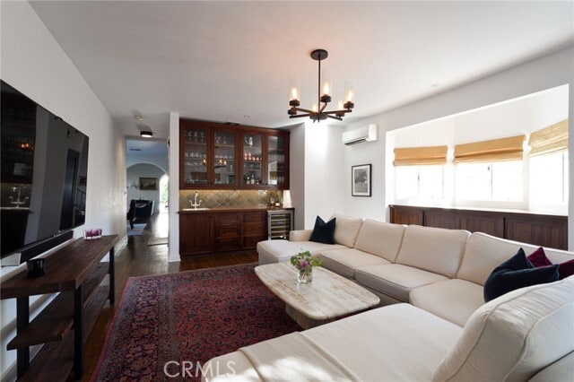 Building Photo - 1949 N Catalina St