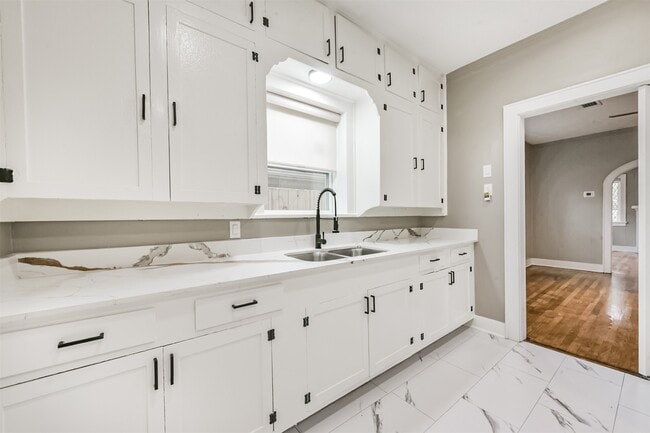 Building Photo - 2606 Oakdale St