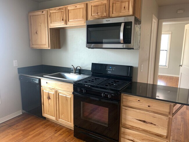 Building Photo - One Bedroom in Plaza District-$500 Off in ...