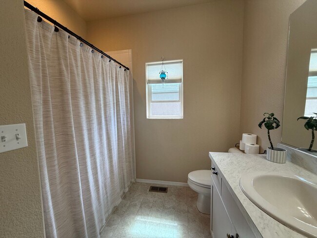 Building Photo - 3 Bedroom Home in Meridian Ranch