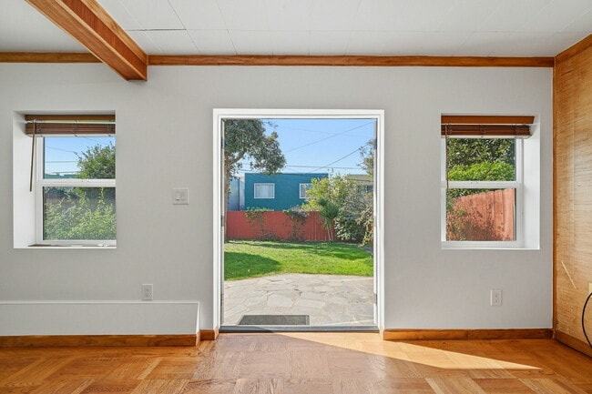 Building Photo - 72 Huntington Dr