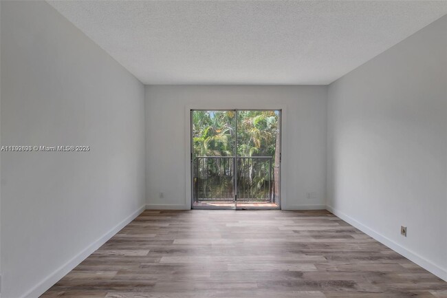 Building Photo - 6141 SW 42nd Ct