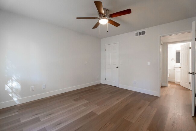 Building Photo - 5158 S Jones Blvd