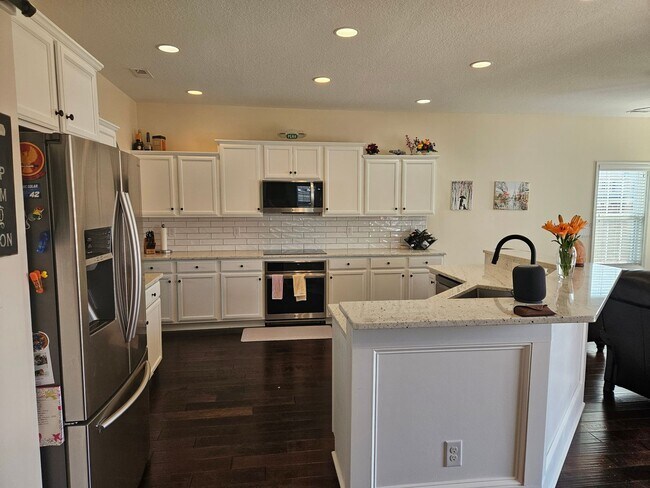 Building Photo - 4 Bedroom 2.5 Bath unfurnished home in Nautical Reach Neighborhood