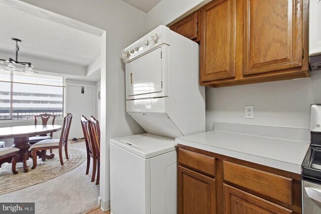 Building Photo - 3709 S George Mason Dr