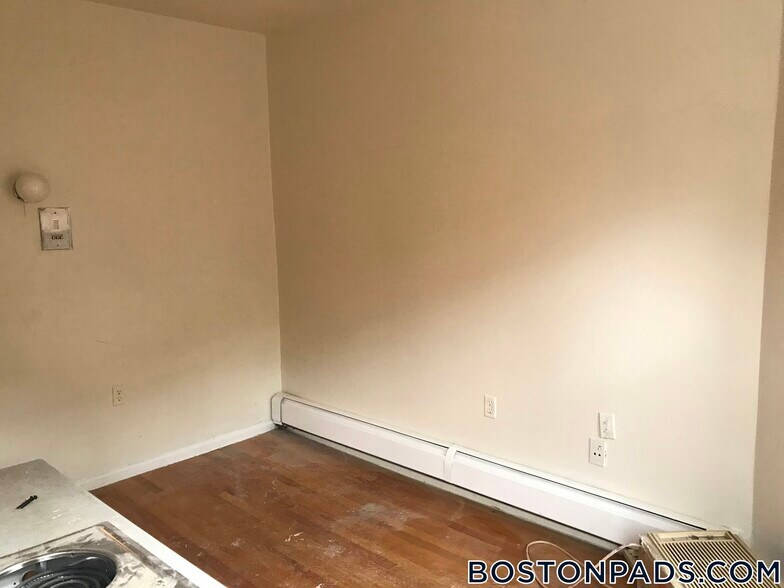 Building Photo - 10 Wait St