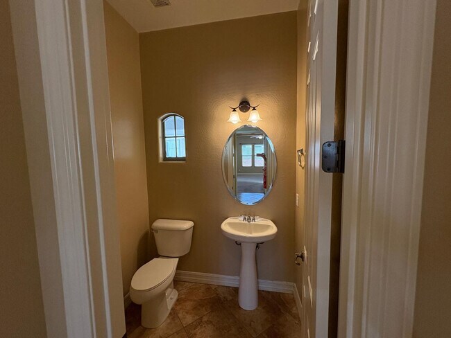 Building Photo - 15234 W Voltaire St