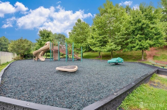 Building Photo - 2210 Sayre Dr