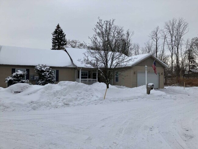 Building Photo - 3 Bedroom/Office 1.5 bath in the Village of Fairport - Available May 2026! $3,050/month