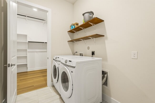 Building Photo - 4615 Bridgewood Dr