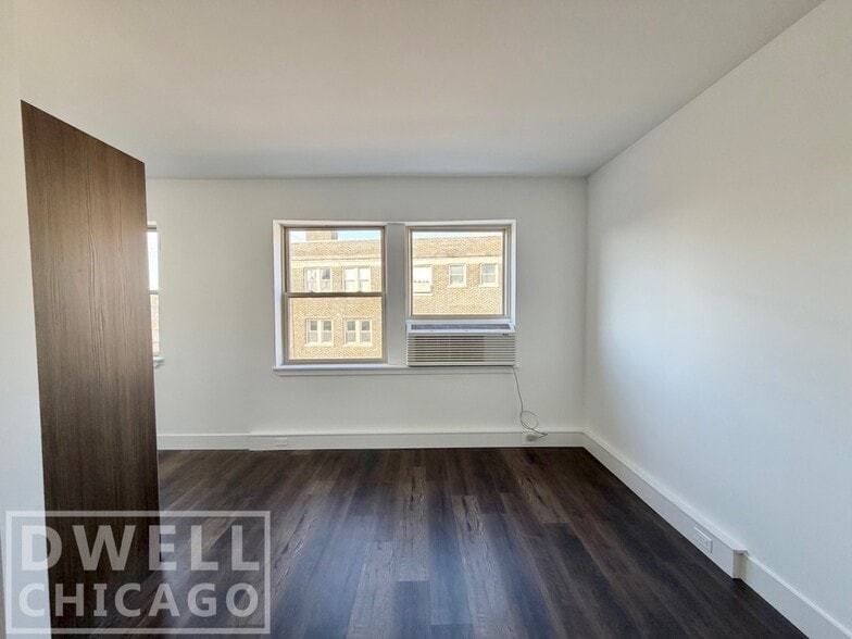 Building Photo - 5634 N Clark St