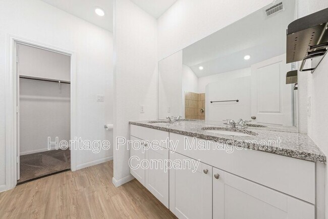 Building Photo - 2700 Coral Vly