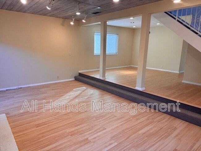 Building Photo - 516 Francisco St