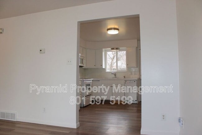 Building Photo - 985 S 600 W