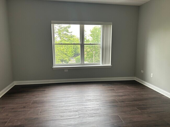 Building Photo - 3400 N Old Arlington Heights Rd