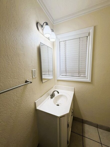 Building Photo - 5007 E Ocean Blvd