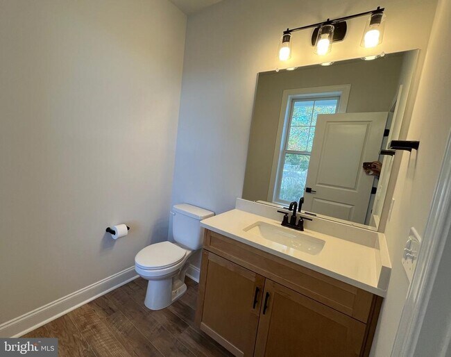 Building Photo - 33743 Catching Cv