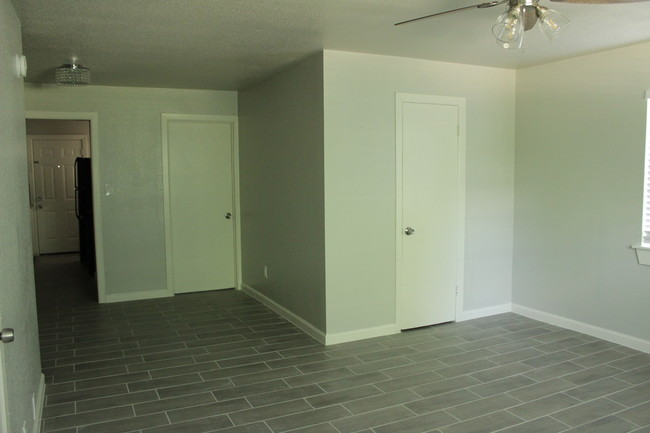 Living Room with two closets. - Yupon St Apartments