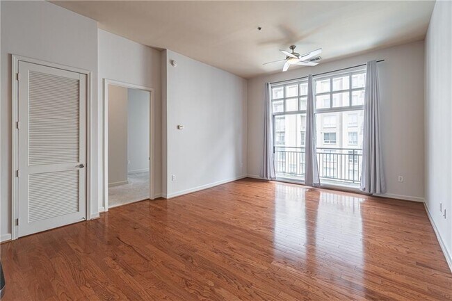 Building Photo - 711 Cosmopolitan Dr NE